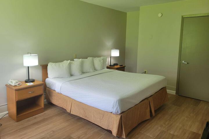 Double Accessible King Size Bed (5 of 9)