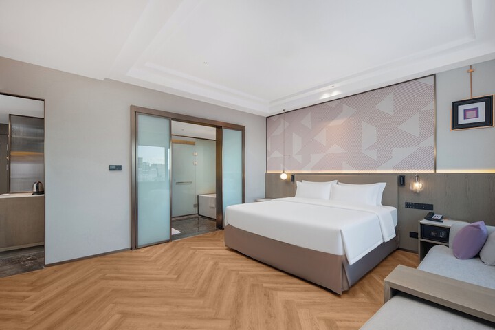 Room 28 of 115