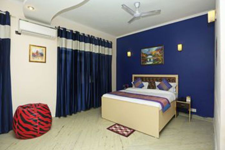 Room 10 of 25