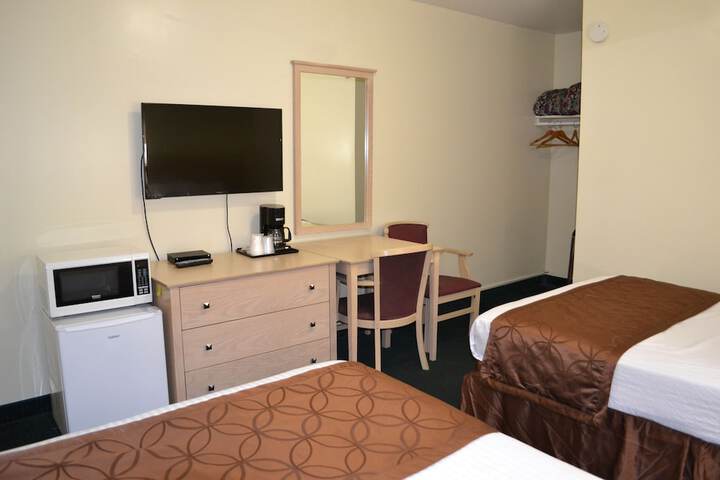 2 Double Beds (7 of 8)