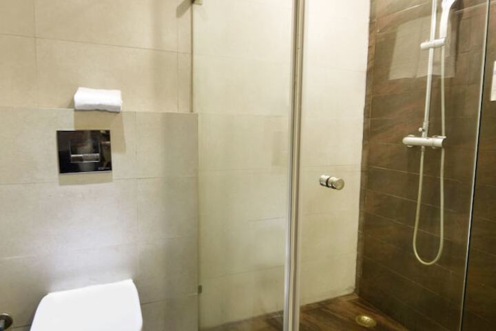 Room 11 of 20
