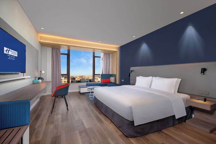 Room 16 of 48