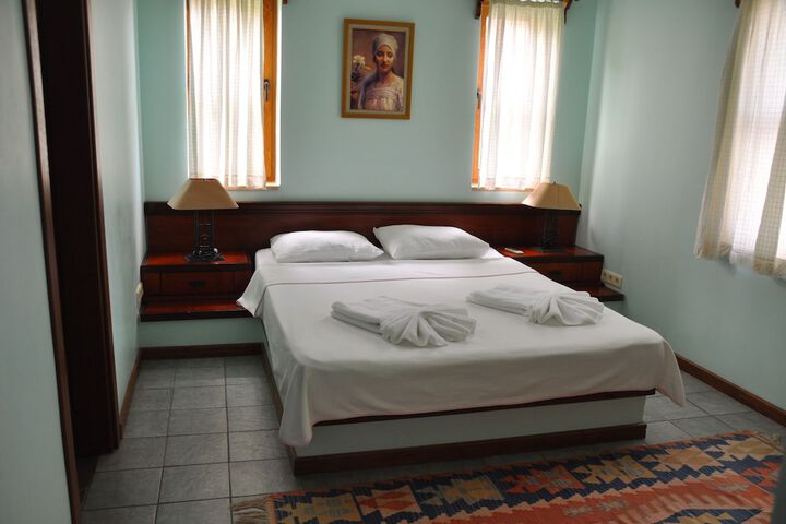 Room 5 of 14