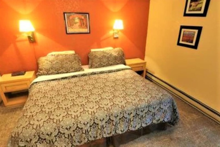 Room 9 of 52