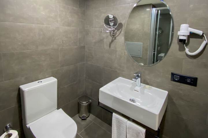 Room 12 of 20