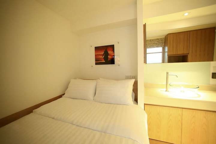 Room 19 of 34
