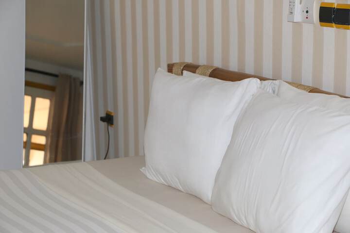 Room 7 of 40
