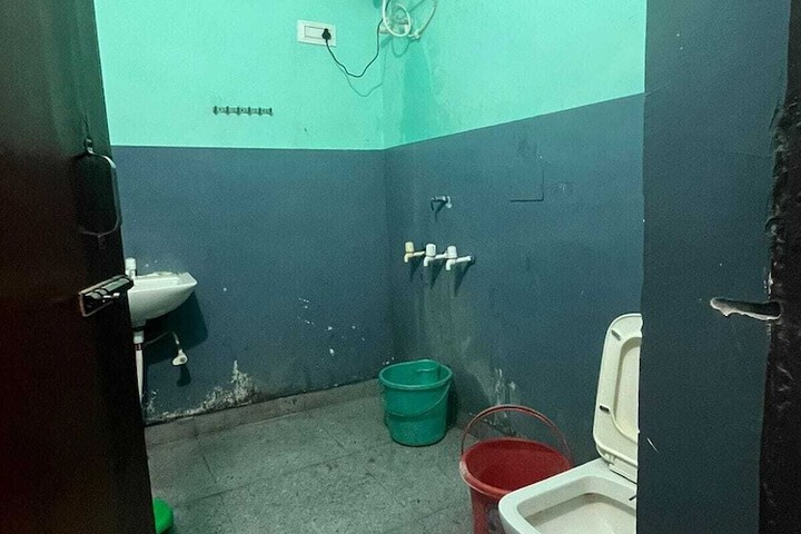 Room 9 of 13