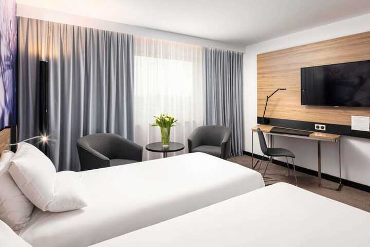 Room 34 of 100
