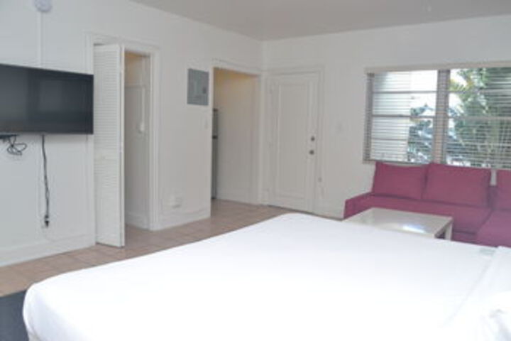 Room 13 of 32