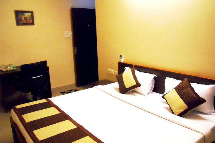 Room 4 of 7