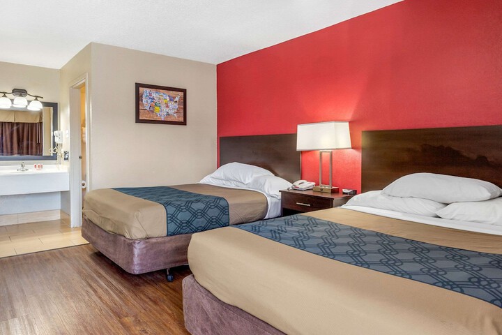 Standard Room, King or Two Doubles (7 of 8)