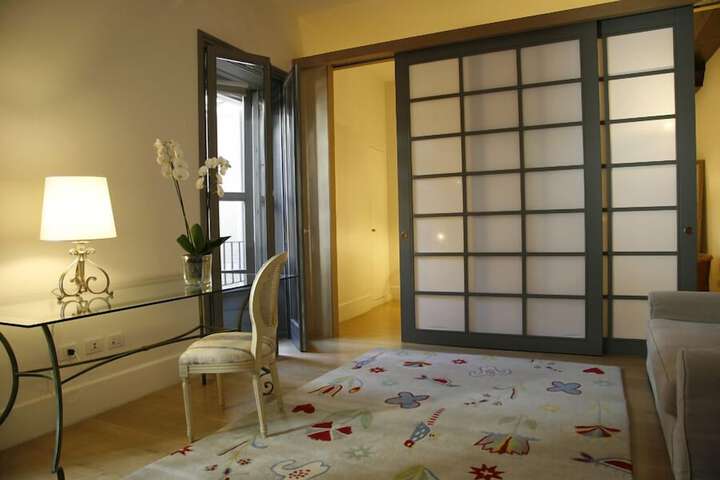 Room 10 of 32