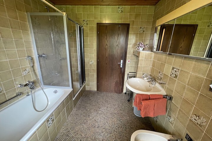 Room 16 of 42