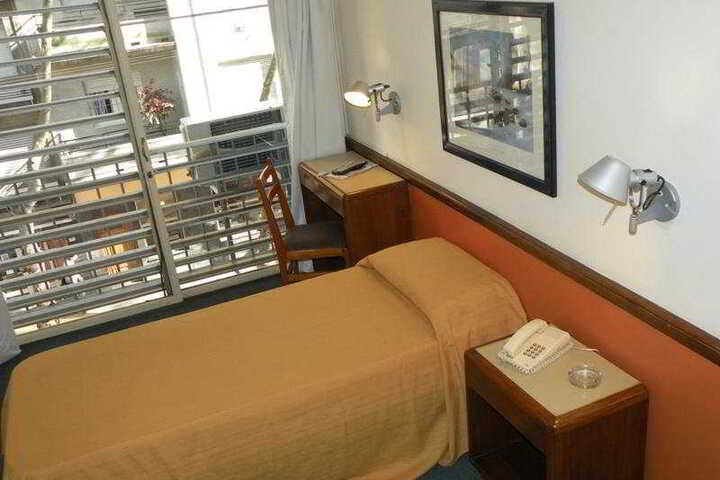 Room 5 of 8