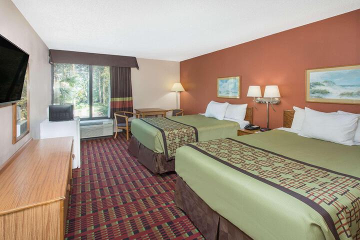 2 Double Beds (3 of 9)