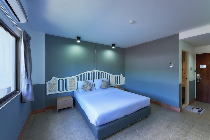 Room 11 of 36