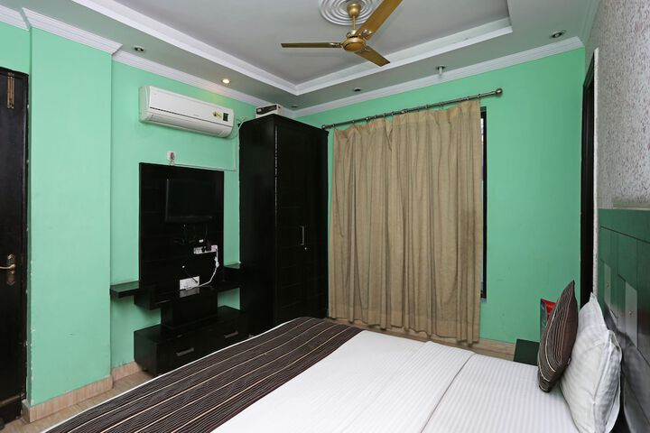 Room 10 of 22
