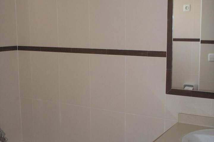 Room 13 of 28