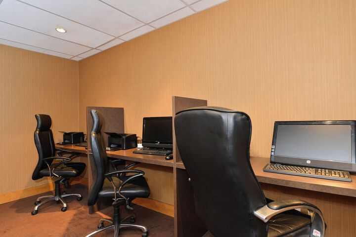 Business Center 47 of 52