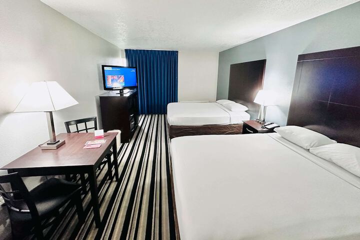 2 Double Beds (6 of 15)