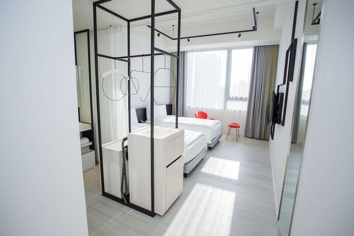 Room 26 of 85