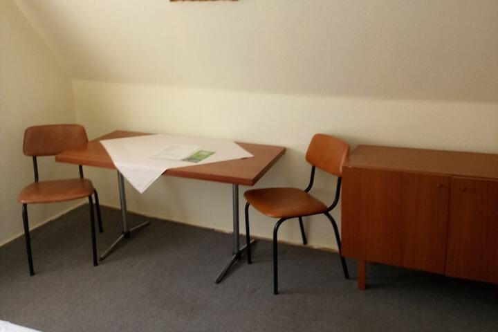 Room 11 of 12