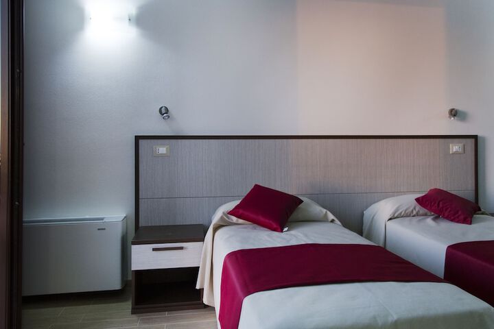 Room 5 of 95