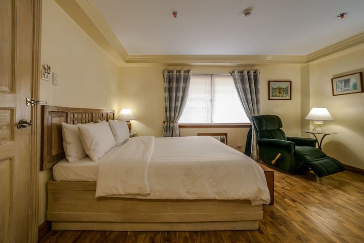 Room 13 of 40
