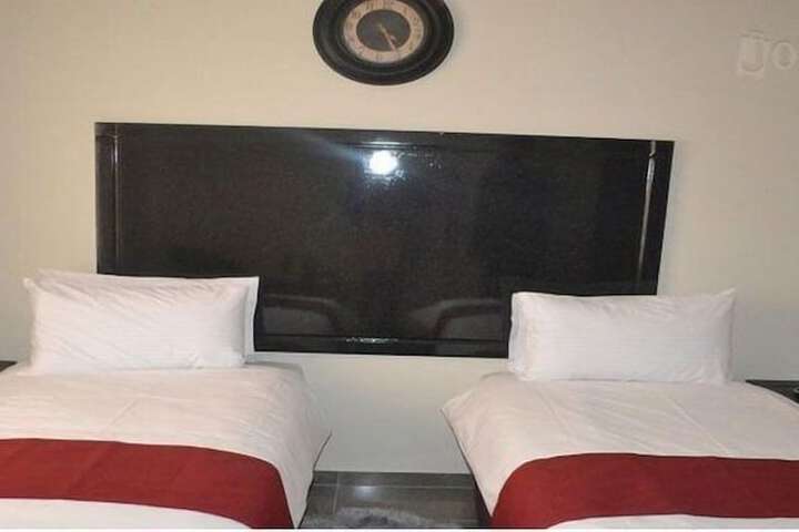 Room 2 of 10