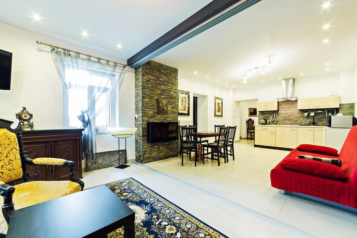 Room 10 of 24