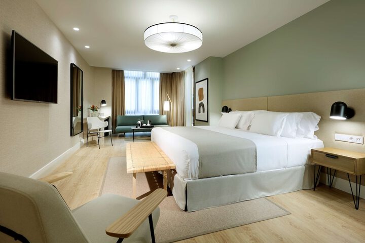 Room 13 of 78