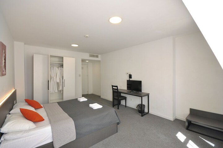 Room 11 of 41