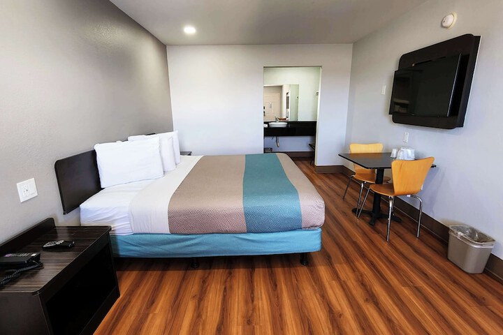 Room 12 of 36