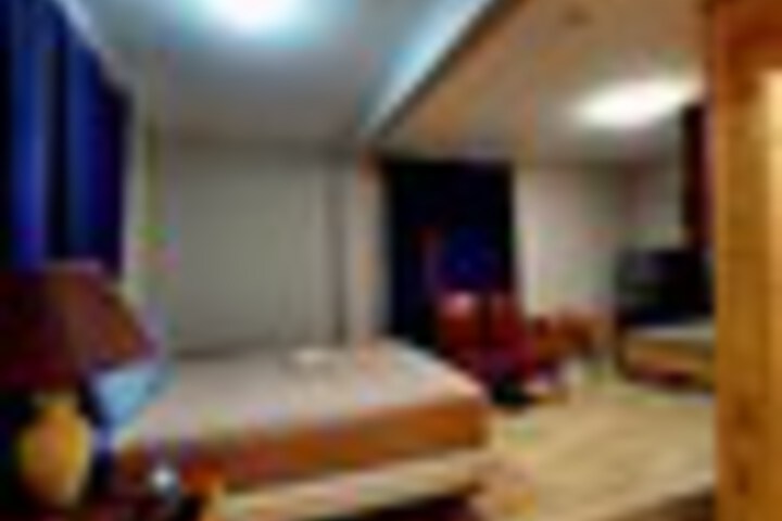 Room 53 of 117