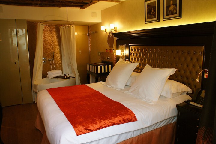 Room 7 of 25