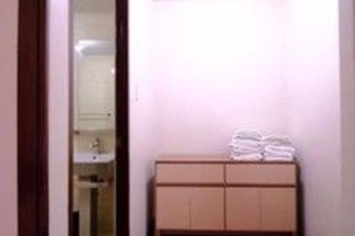 Room 14 of 127