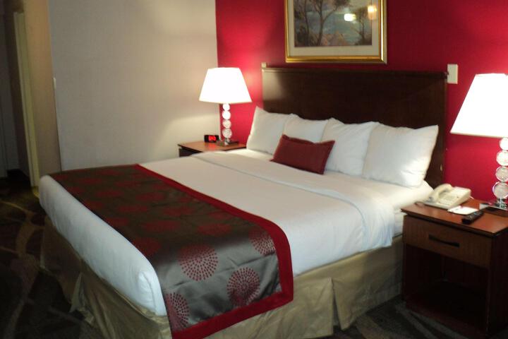 1 Queen Bed