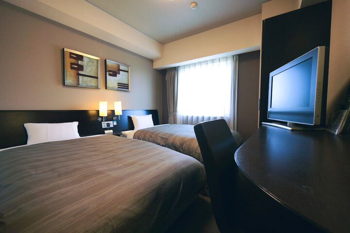 Room 8 of 27