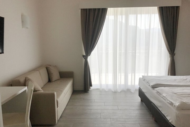 Room 16 of 65