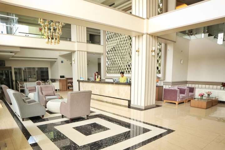 Entrance & Lobby