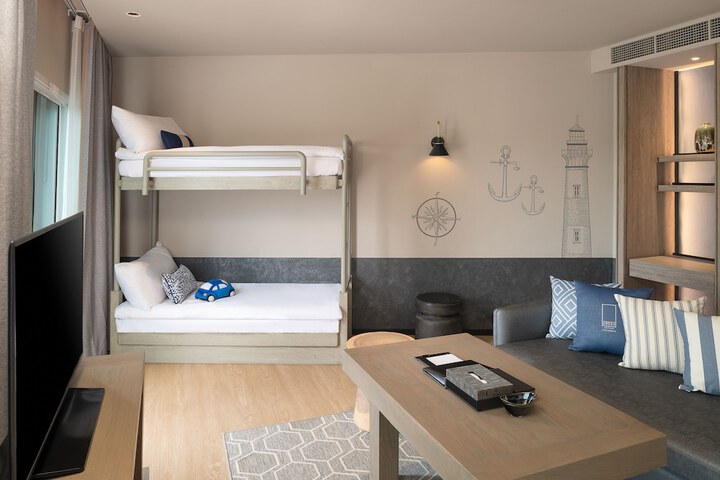 Room 4 of 43