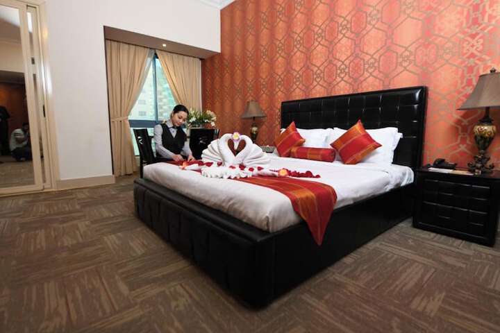 Room 4 of 11