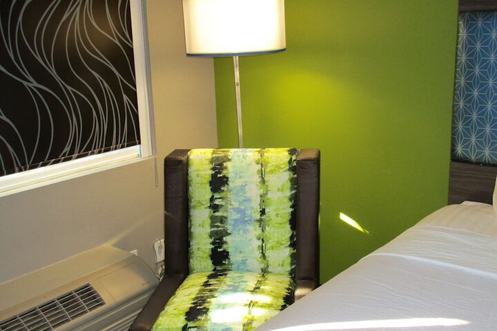 1 King Bed Lounge Chair Microwave and Refrigerator Flat Screen Television Desk Hig (3 of 6)