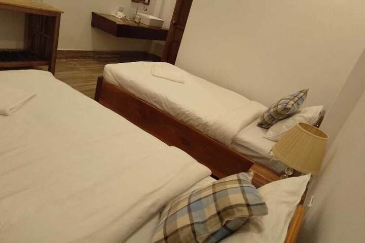 Room 9 of 28
