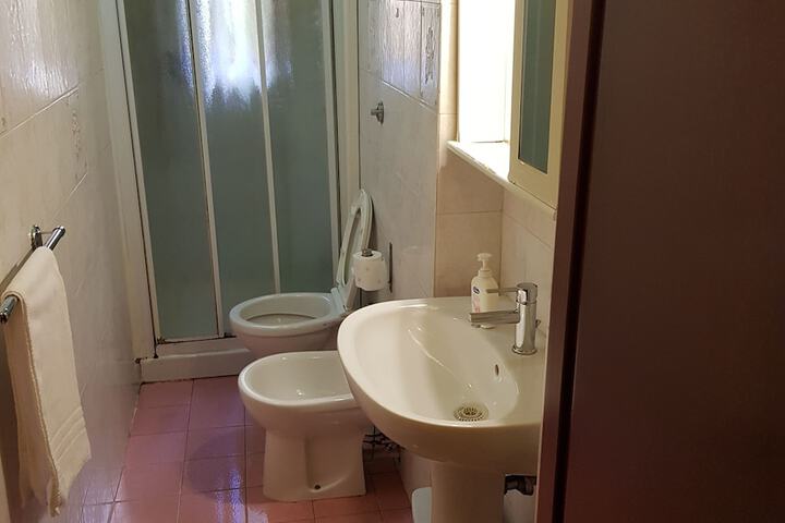 Room 25 of 27
