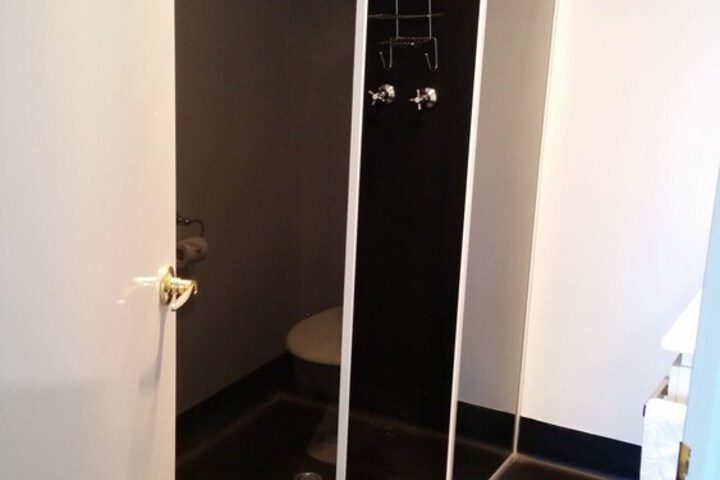 Room 349 of 384
