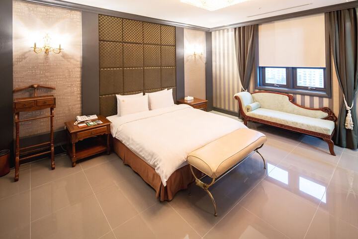 Room 14 of 51