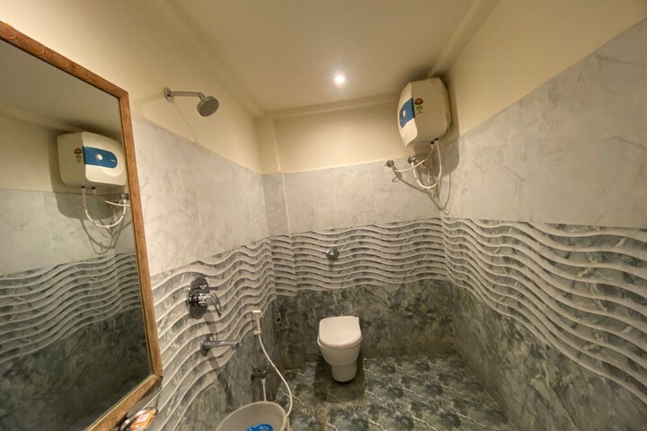 Room 5 of 6