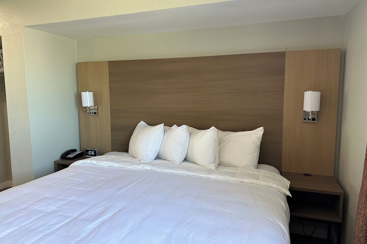 Room 22 of 38